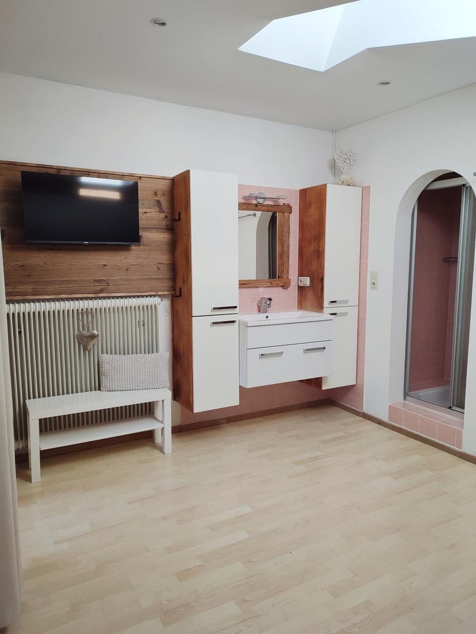 Bathroom, TV and multimedia