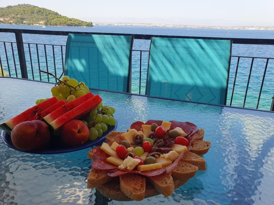 Natural landscape, Balcony/Terrace, Food and drinks, Food, Sea view