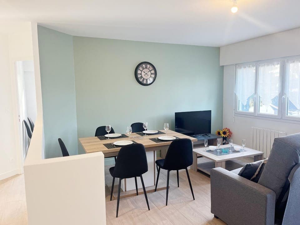 Communal lounge/ TV room, Living room