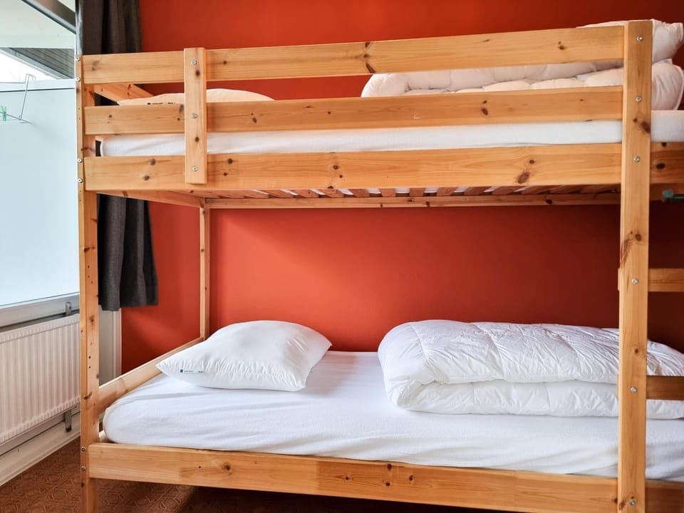 Bedroom, bunk bed