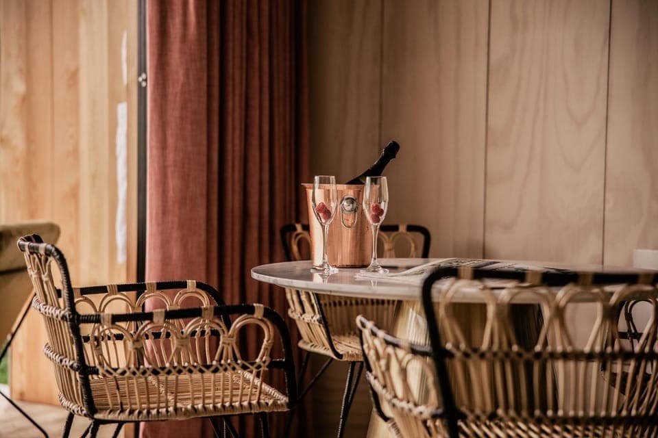 Decorative detail, Dining area, Drinks