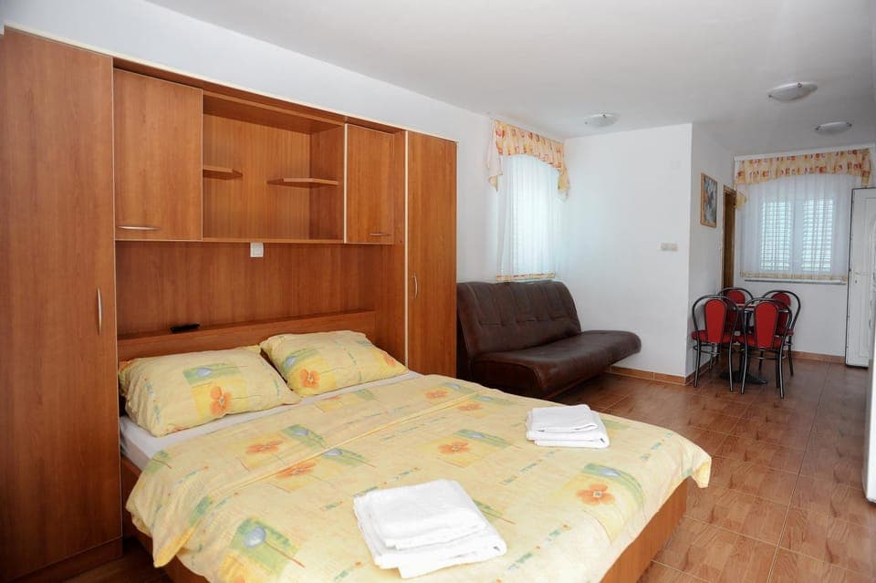 Kitchen or kitchenette, Living room, Photo of the whole room, Seating area, Dining area