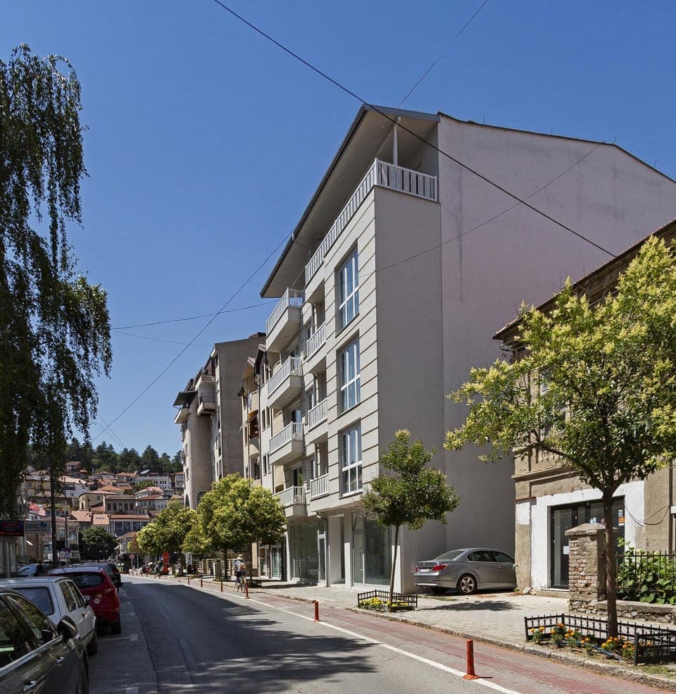 Property building, Neighbourhood