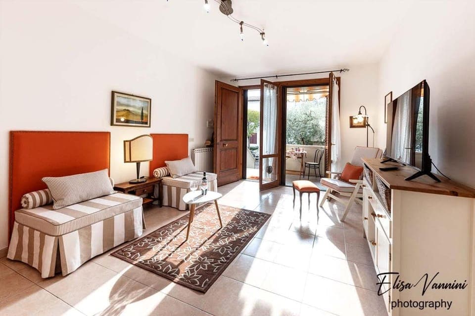 TV and multimedia, Living room, Seating area