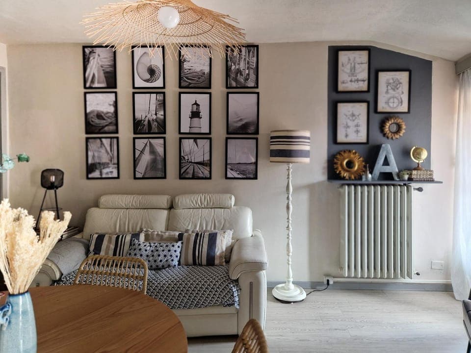 Living room, Seating area