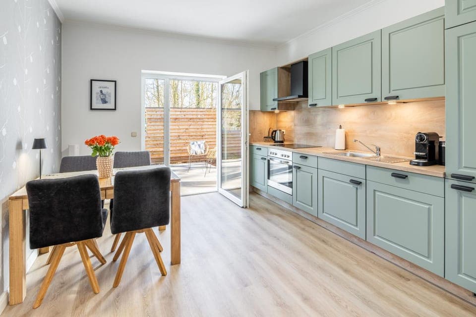 Dining area, kitchen