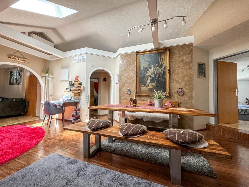 Seating area, Dining area