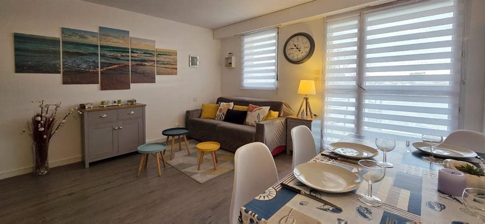 Communal lounge/ TV room, Living room