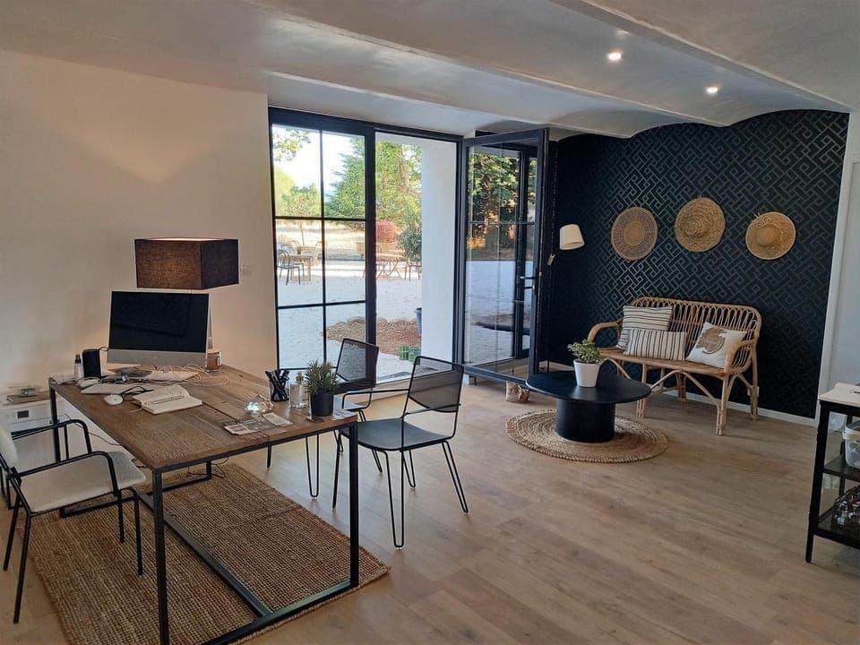 Business facilities, Breakfast