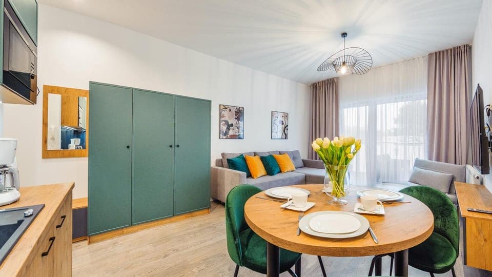 TV and multimedia, Kitchen or kitchenette, Seating area, Dining area, wardrobe