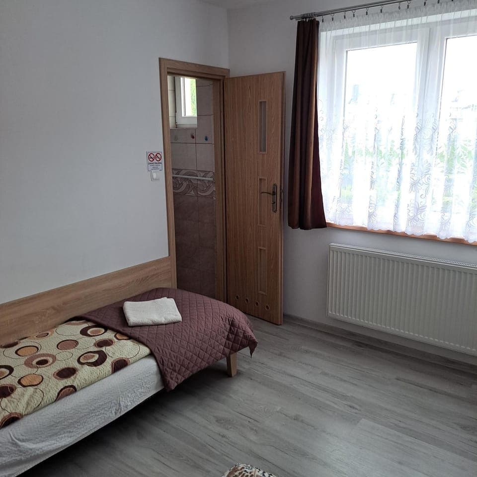 Bed, Photo of the whole room, Bedroom, internet, towels, wardrobe