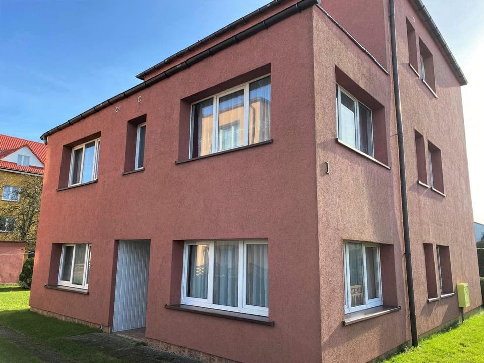 Property building, Facade/entrance, Garden