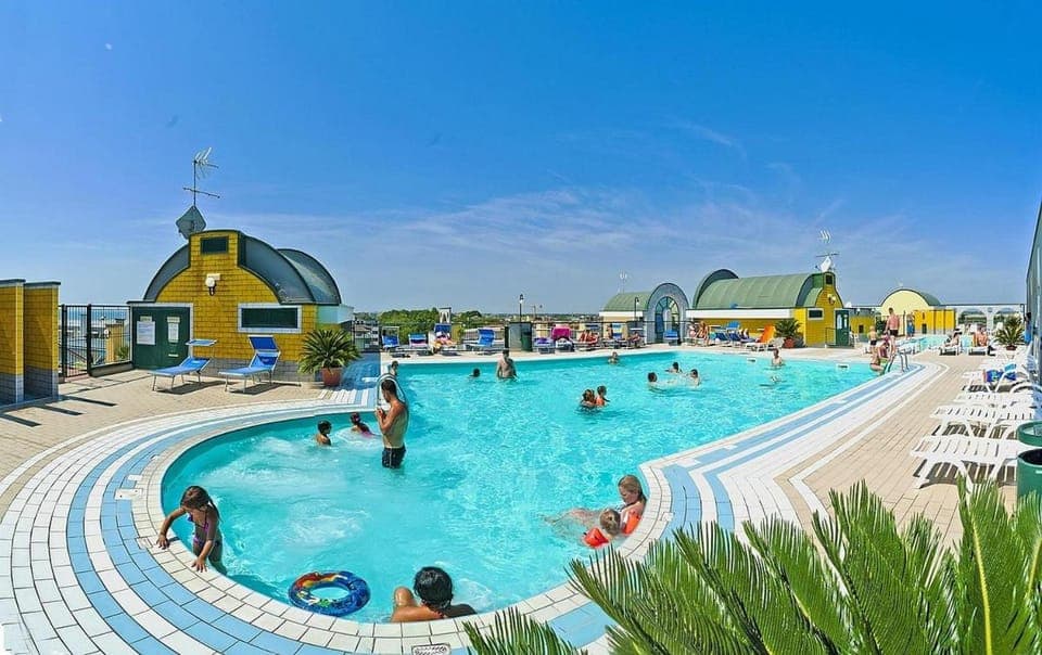 Pool view, Swimming pool, children, sunbed