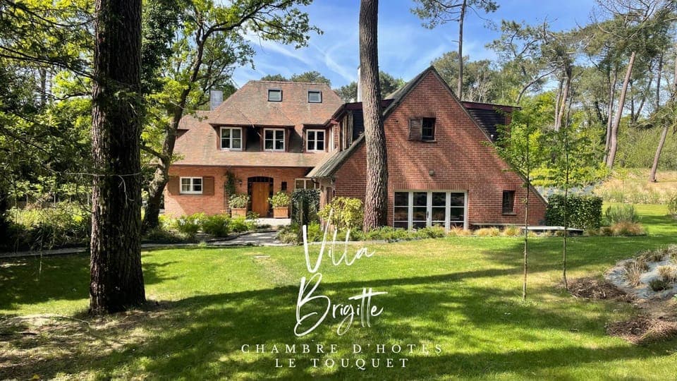 Property building, Spring, Day, Natural landscape, Garden, Garden view