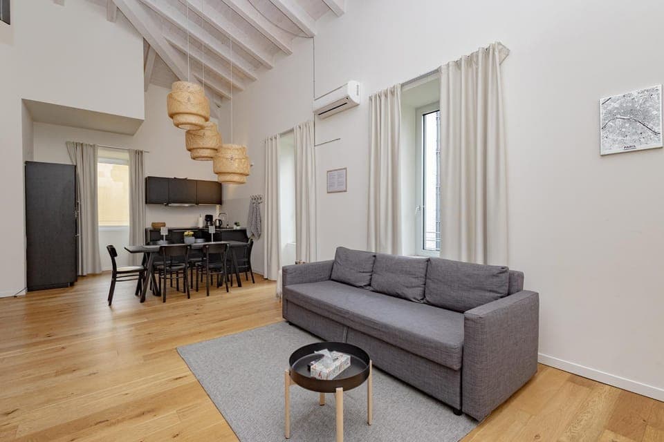 Kitchen or kitchenette, Living room, Seating area, Dining area