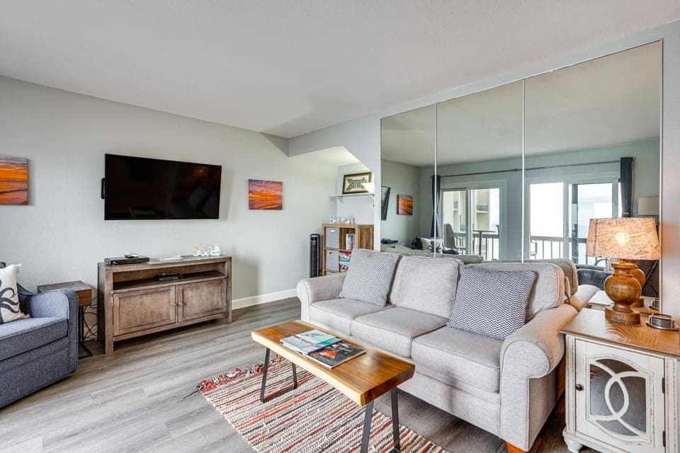 Beach, Pool, Gulf-View Balconies! PCB Resort Condo House in Sunnyside