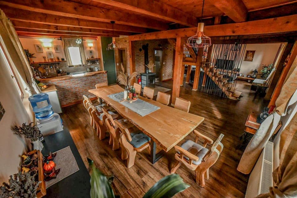 Seating area, Dining area