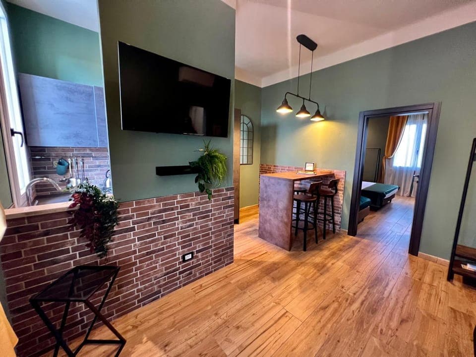 TV and multimedia, Kitchen or kitchenette, Living room, Seating area, Dining area