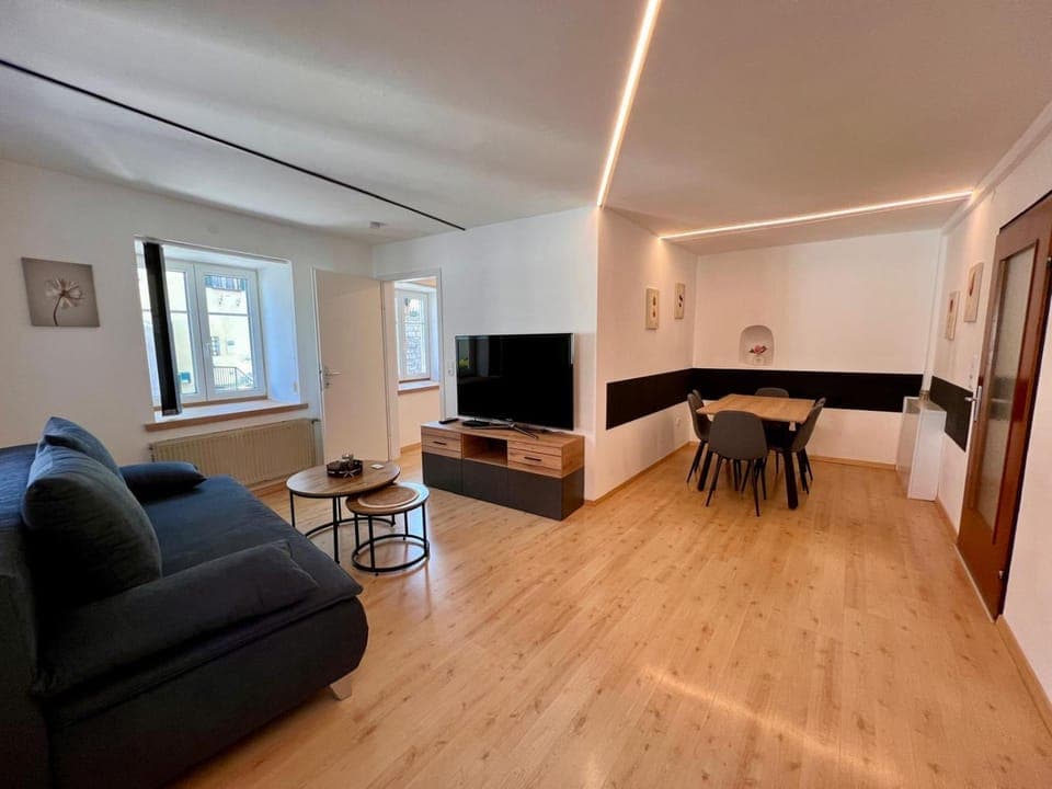 TV and multimedia, Living room, Dining area