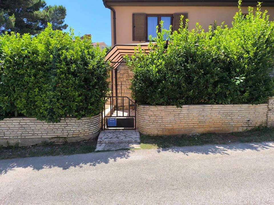 Property building, Facade/entrance