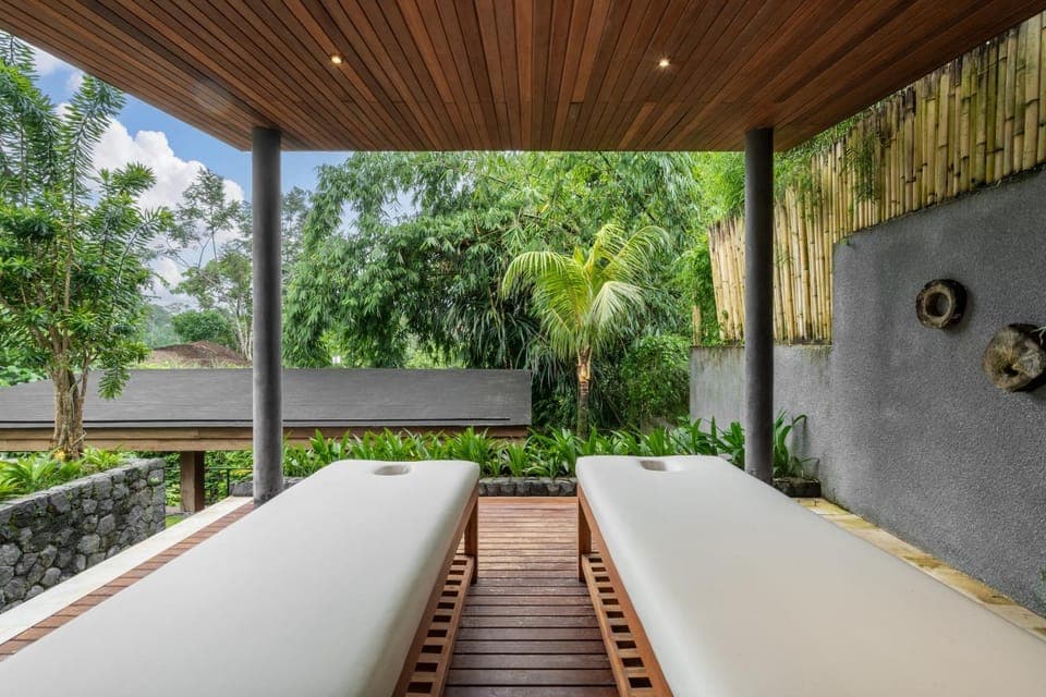 Property building, Massage