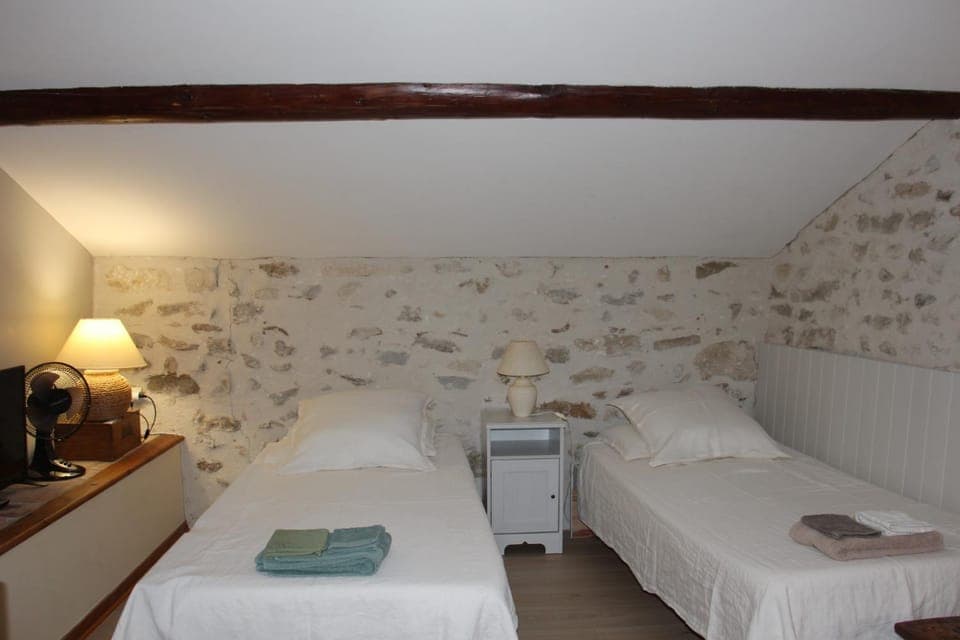 Bed, TV and multimedia, Living room, Bedroom