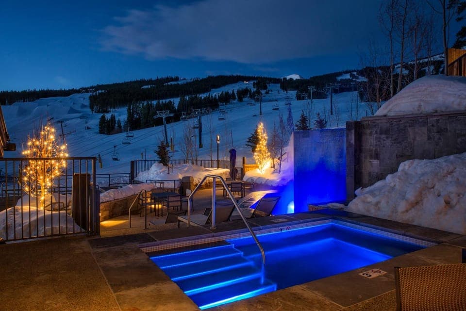 Night, Hot Tub, Skiing