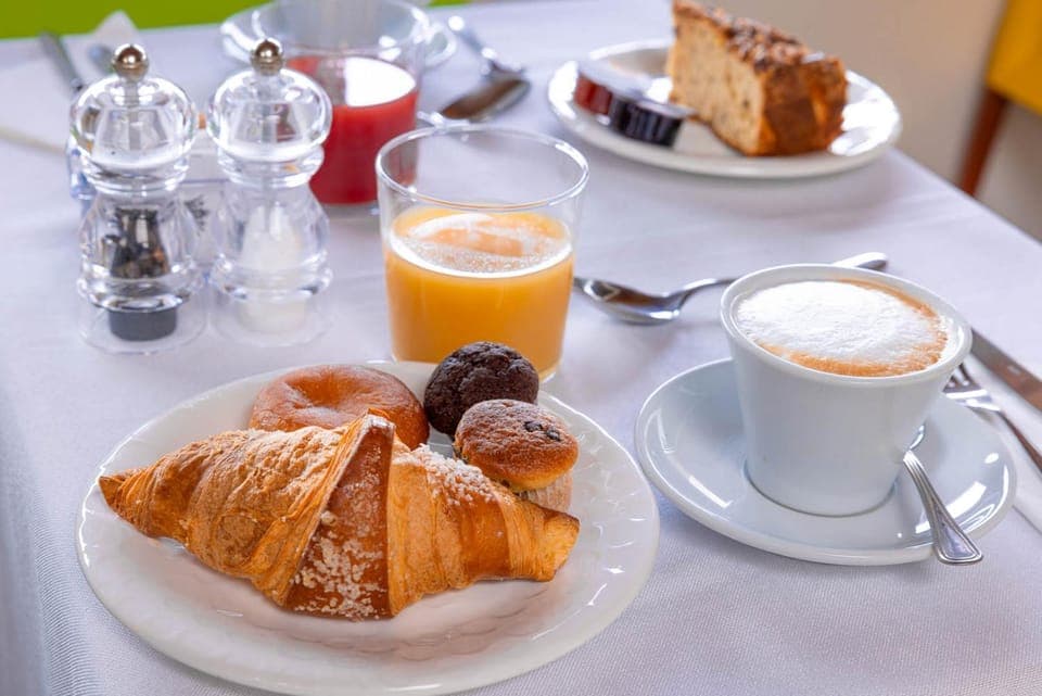 Breakfast, Continental breakfast, Buffet breakfast