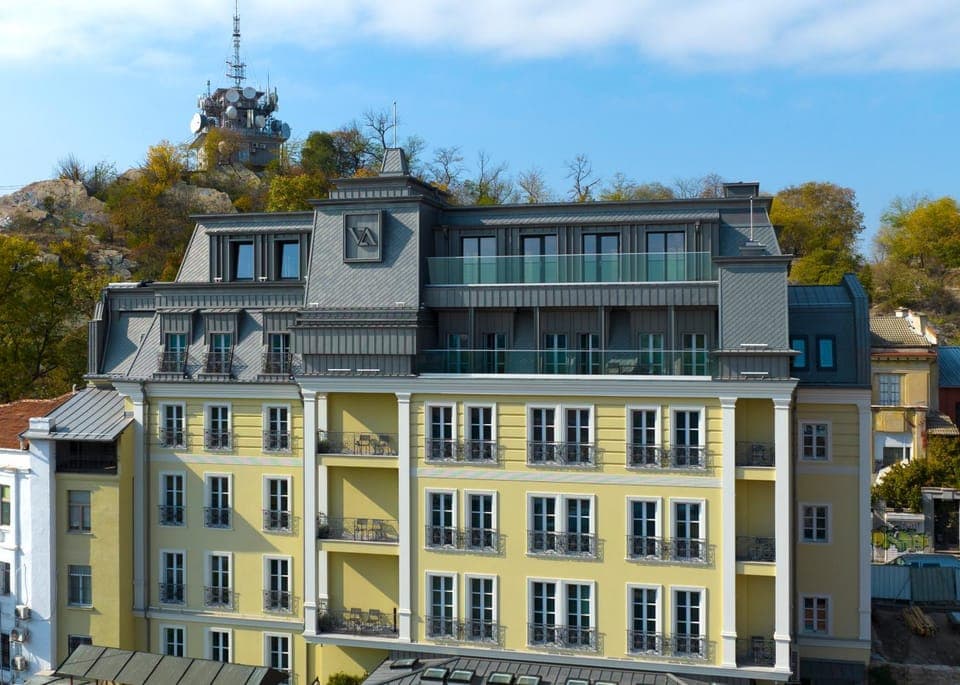 Property building, Day, Natural landscape, Lobby or reception, City view