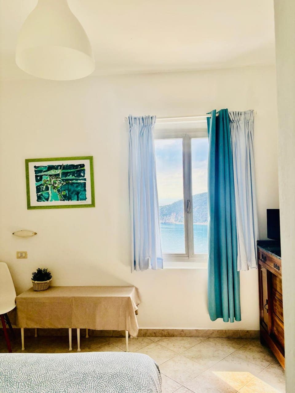 Bed, Natural landscape, TV and multimedia, Photo of the whole room, Bedroom