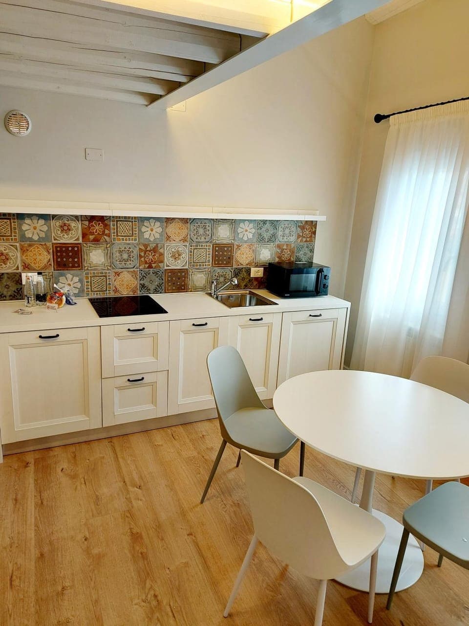 Kitchen or kitchenette, Living room, Dining area, dishwasher, minibar, stove