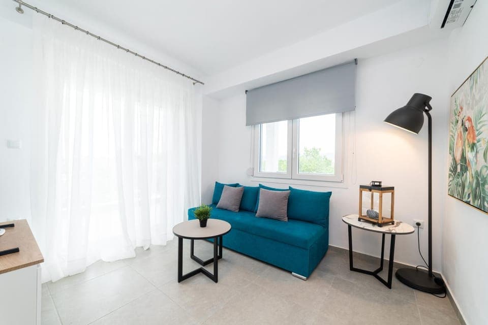 Living room, Seating area, air conditioner