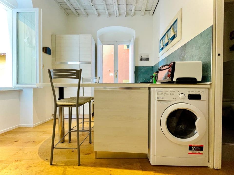 Coffee/tea facilities, Kitchen or kitchenette, Dining area, internet, minibar, pet friendly, stove, toaster, laundry, washing machine, dryer, kitchen, air conditioner