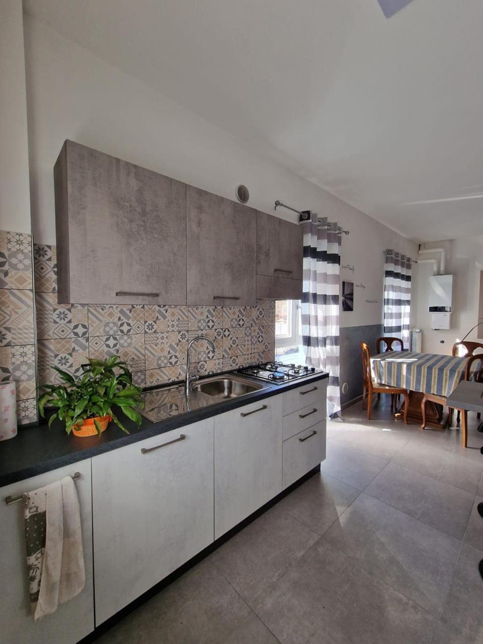 Kitchen or kitchenette, Dining area, Communal kitchen