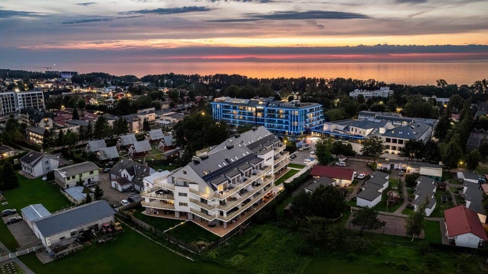 Property building, Neighbourhood, Location