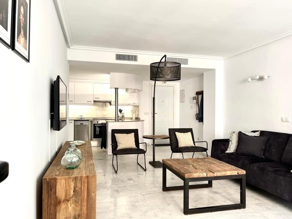 Kitchen or kitchenette, Living room