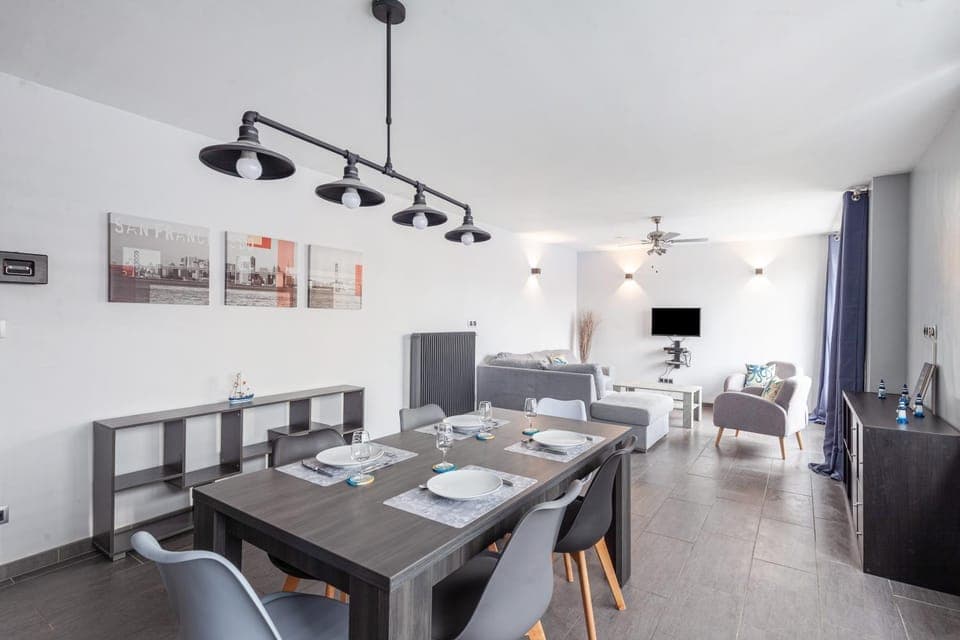 Living room, Dining area