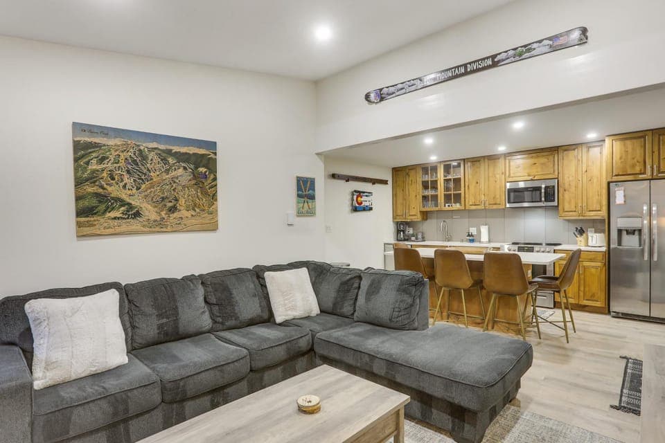 Cozy Avon Condo w/ Grill: Walk to Ski Shuttle House in Avon