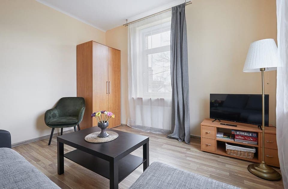 Communal lounge/ TV room, TV and multimedia, Living room, Seating area, Evening entertainment