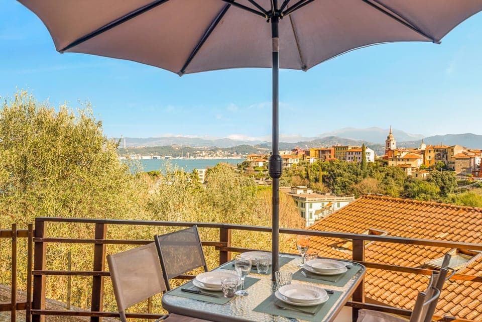 Nearby landmark, Spring, Neighbourhood, Natural landscape, Balcony/Terrace, Balcony/Terrace, Hiking, Mountain view, Sea view, Time of day, Location