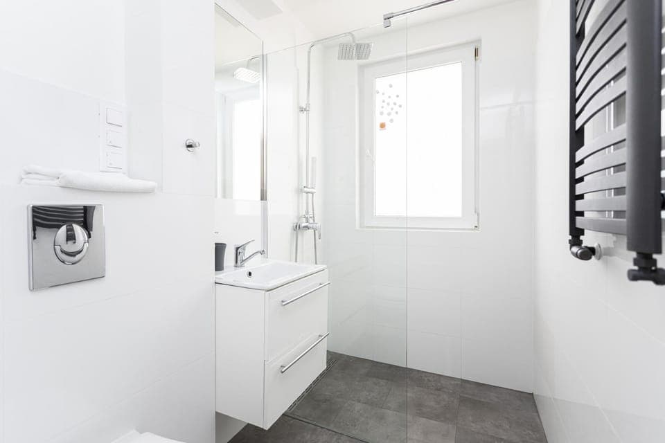 Shower, Toilet, Bathroom, Photo of the whole room, Area and facilities