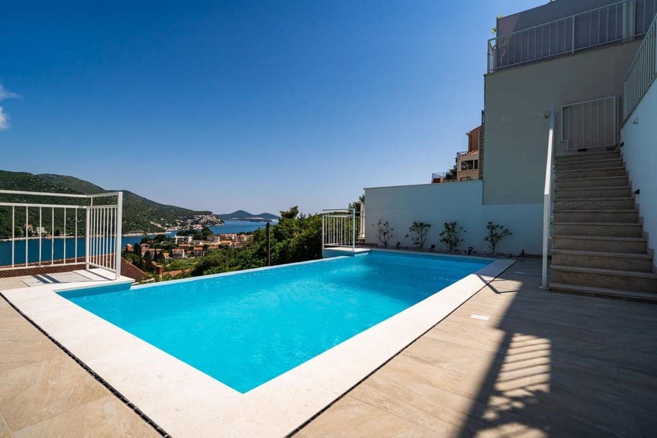 Swimming pool, Swimming pool