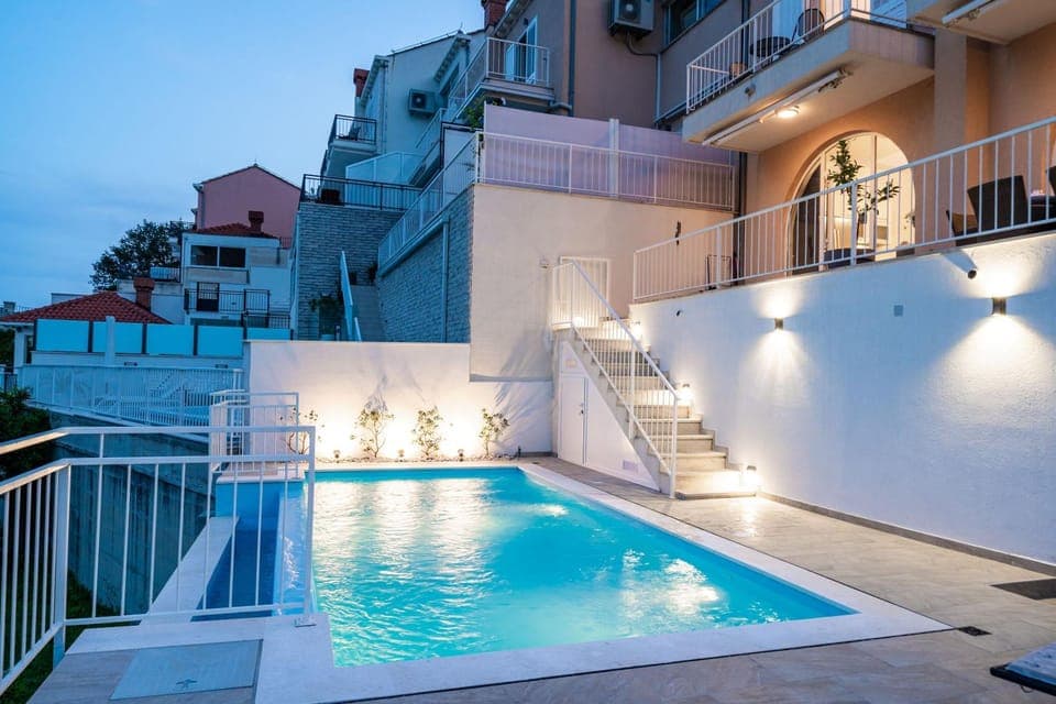 Swimming pool, Swimming pool