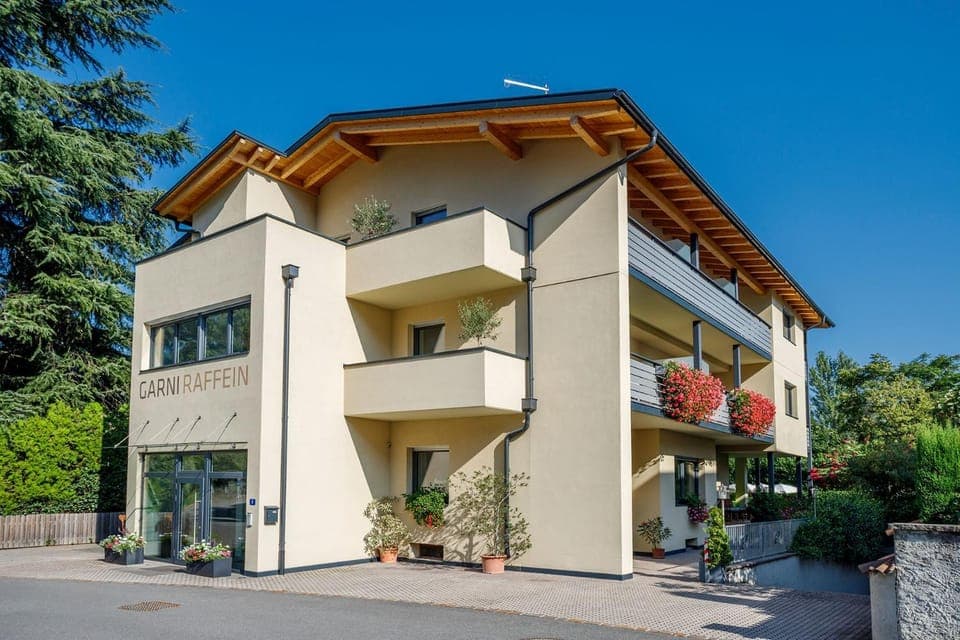 Property building, Facade/entrance