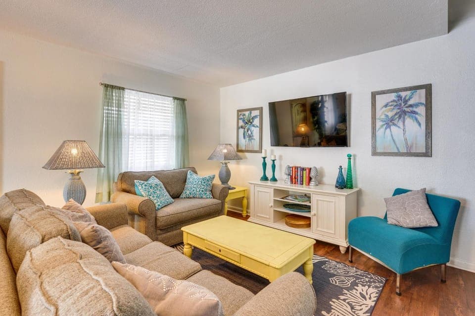 PCB Group Retreat w/ Deck, 1 Block to Beach! House in Sunnyside