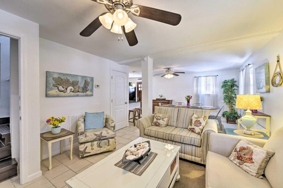 PCB Group Retreat w/ Deck, 1 Block to Beach! House in Sunnyside