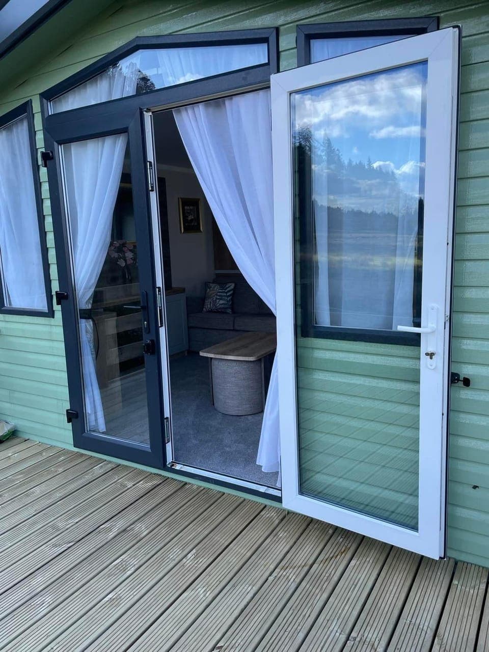 Facade/entrance, Balcony/Terrace