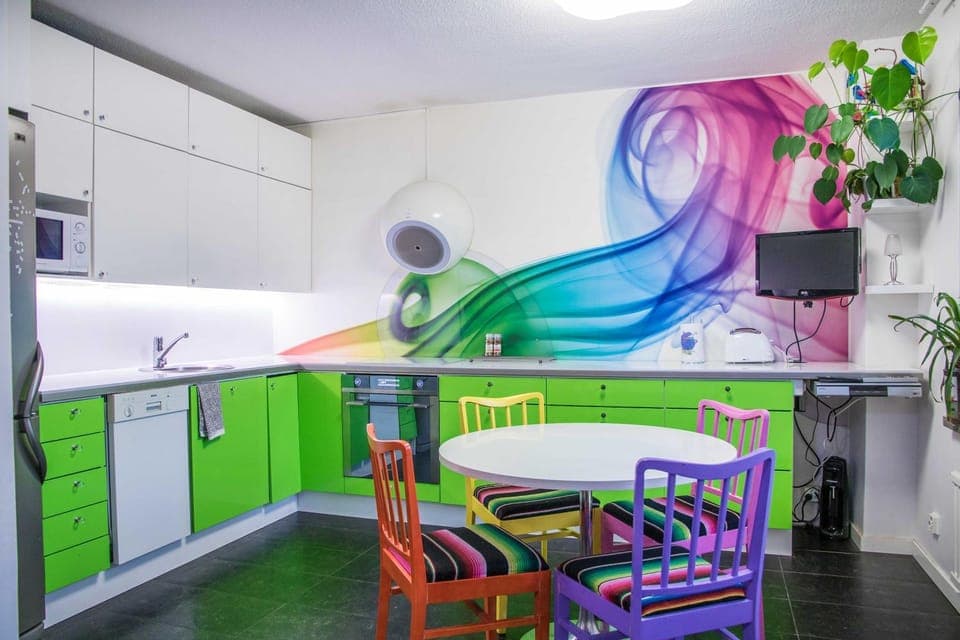 Kitchen or kitchenette, Dining area, minibar, stove