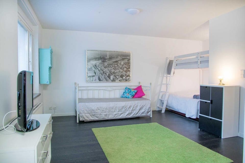 Communal lounge/ TV room, Bed, TV and multimedia, Living room, Photo of the whole room, Seating area, Bedroom, hair dresser