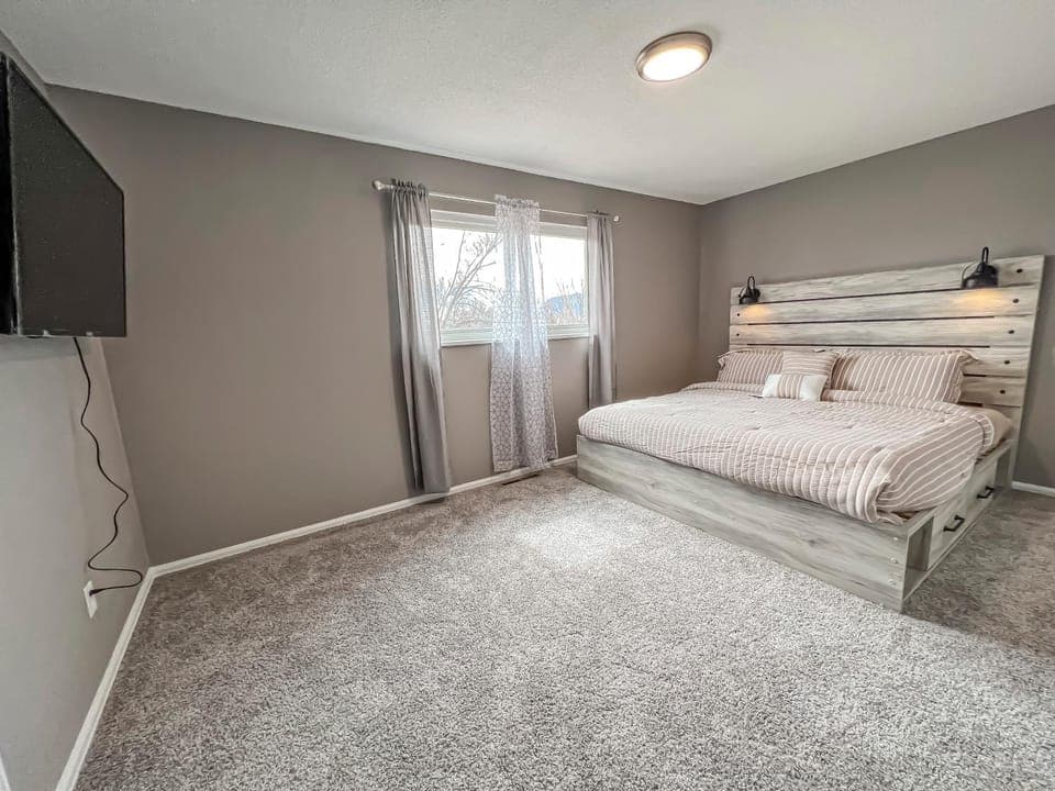Pet Friendly Close to all Attractions. MTN Views! Villa in Colorado Springs